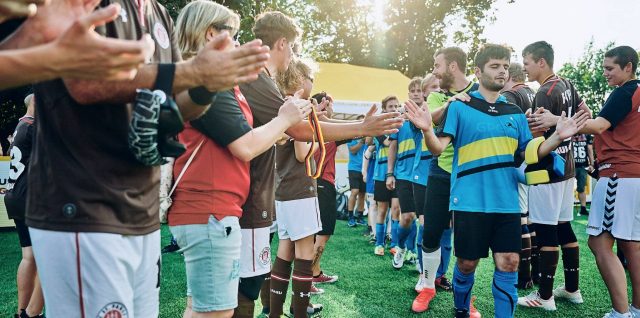 Sankt Pauli steht Marburg Spalier